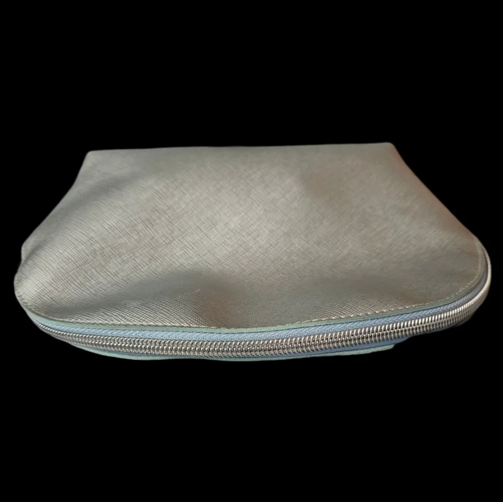 Bath & Body Works | Toiletry Bag Dusty Blue Cutout Design